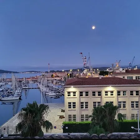 Studio Toulon,Vue Port, Clim,Netflix Proche Plages Апартаменты *
